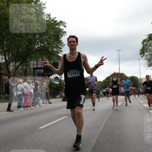 29.06.2025 - hella hamburg halbmarathon Yannick Fuchs http://msf.ph/oto/8369063 29.06.2025 10:53:29 20KM 2348, 2780, 3114, 3279, 3425, 4238, 4796, 4986, 5885, 6087, 6220, 6438, 7031, 7223, 7287, 8030, 8326, 8807, 9985, 10488, 10587, 10896, 10943, 11018, 11114, 11757, 11935, 11938, 12206, 12261, 12564, 12736, 12779, 12862, 13583, 13706, 13761, 14567, 14732, 14902, 14928, 14965, 15232, 15284, 15785, 16227, 16530, 16754, 16910, 16915, 16980, 17176, 17304, 17503, 17630, 18467, 18485, 18716, 18855, 19015, 19160 meine-sportfotos.de