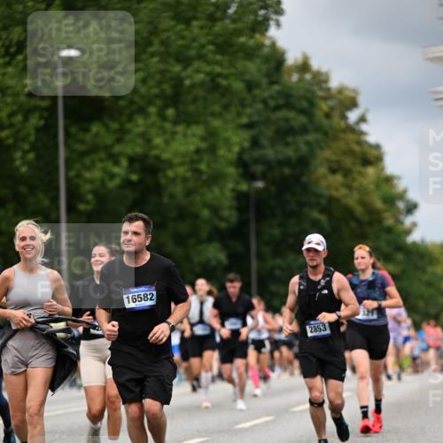 29.06.2025 - hella hamburg halbmarathon Dr. Thomas Lammeyer http://msf.ph/oto/8369077 29.06.2025 10:41:56 Kennedybrücke 1337, 1475, 1799, 1985, 2016, 2031, 2480, 2853, 4442, 4762, 5139, 5522, 5523, 6697, 6955, 7085, 7124, 7321, 7544, 7629, 8499, 8811, 8843, 8985, 9288, 9894, 10025, 10159, 10506, 10836 meine-sportfotos.de