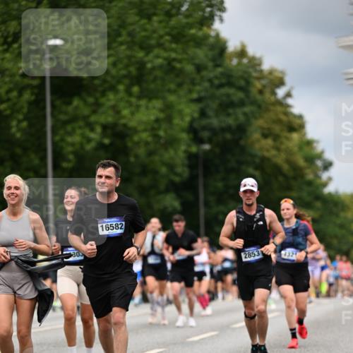 29.06.2025 - hella hamburg halbmarathon Dr. Thomas Lammeyer http://msf.ph/oto/8369098 29.06.2025 10:41:56 Kennedybrücke 1337, 1475, 1799, 1985, 2016, 2031, 2480, 2853, 4442, 4762, 5139, 5522, 5523, 6697, 6955, 7085, 7124, 7321, 7544, 7629, 8499, 8811, 8843, 8985, 9288, 9894, 10025, 10159, 10506, 10836 meine-sportfotos.de