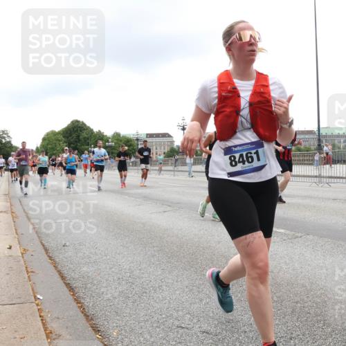 29.06.2025 - hella hamburg halbmarathon Lena Gebhardt http://msf.ph/oto/8369110 29.06.2025 10:48:45 Lombardsbrücke 8461, 1142, 1167, 1584, 2160, 2195, 2437, 2438, 2475, 2627, 2716, 2792, 2909, 3215, 3224, 3253, 3320, 3661, 5010, 5479, 5480, 5551, 5781, 6015, 6143, 6437, 6566, 7062, 7203, 7532, 7947, 7948, 8461, 8719, 8760, 8948, 9552, 9775, 9787, 10059, 10081, 10204, 10366, 10524, 10654, 10656, 11000, 11364, 11365, 13814, 13845, 15715, 16498, 16499, 16701 meine-sportfotos.de