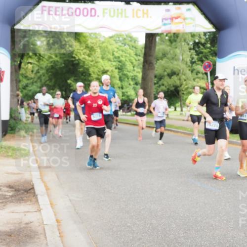 29.06.2025 - hella hamburg halbmarathon MichiJ http://msf.ph/oto/8369118 29.06.2025 10:44:22 Zwischen KM18-KM19 1200, 3575, 4632, 5015, 5134, 5391, 5728, 6892, 7159, 9316, 11645, 12773, 15110, 15220, 16418, 16531, 16909, 17405, 17848, 18180 meine-sportfotos.de