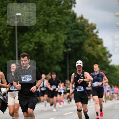 29.06.2025 - hella hamburg halbmarathon Dr. Thomas Lammeyer http://msf.ph/oto/8369127 29.06.2025 10:41:57 Kennedybrücke 1337, 1475, 1799, 1985, 2016, 2031, 2853, 4442, 4762, 5139, 5522, 5523, 6697, 6955, 7085, 7124, 7321, 7544, 7629, 8499, 8811, 8843, 8985, 9288, 9894, 10025, 10159, 10506, 10836 meine-sportfotos.de