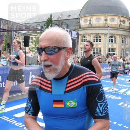 29.06.2025 - hella hamburg halbmarathon Michael Strokosch http://msf.ph/oto/8369153 29.06.2025 10:57:54 Ziel 1972, 2034, 2806, 2883, 5391, 7138, 7269, 9820, 10599, 10703, 11394, 12440, 12523, 13376, 14737, 15349, 16517, 17543, 18492, 18727 meine-sportfotos.de