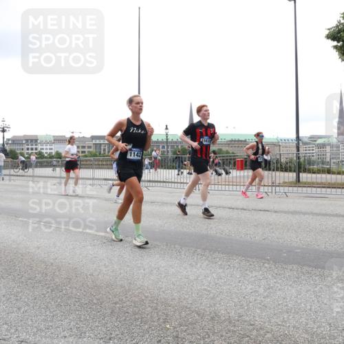29.06.2025 - hella hamburg halbmarathon Lena Gebhardt http://msf.ph/oto/8369219 29.06.2025 10:48:46 Lombardsbrücke 15833, 8759, 1142, 1142, 1167, 1584, 2160, 2195, 2437, 2438, 2475, 2627, 2716, 2792, 2909, 3215, 3224, 3253, 3661, 5010, 5479, 5480, 5551, 5781, 6015, 6143, 6437, 6566, 7062, 7203, 7947, 7948, 8461, 8719, 8760, 8948, 9552, 9775, 9787, 10059, 10081, 10204, 10366, 10524, 10654, 10656, 11000, 11364, 11365, 13814, 13845, 15715, 16498, 16499, 16701 meine-sportfotos.de