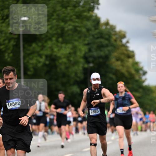 29.06.2025 - hella hamburg halbmarathon Dr. Thomas Lammeyer http://msf.ph/oto/8369223 29.06.2025 10:41:57 Kennedybrücke 1337, 1475, 1799, 1985, 2016, 2031, 2853, 4442, 4762, 5139, 5522, 5523, 6697, 6955, 7085, 7124, 7321, 7544, 7629, 8499, 8811, 8843, 8985, 9288, 9894, 10025, 10159, 10506, 10836 meine-sportfotos.de