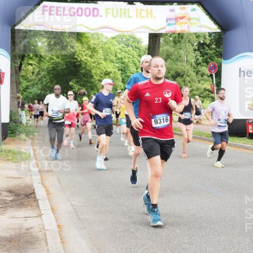 29.06.2025 - hella hamburg halbmarathon MichiJ http://msf.ph/oto/8369316 29.06.2025 10:44:24 Zwischen KM18-KM19 2652, 2656, 3575, 4632, 5134, 5391, 6892, 7159, 9316, 10788, 11645, 15110, 15220, 16418, 16531, 16634, 16909, 17405, 17848, 18180 meine-sportfotos.de