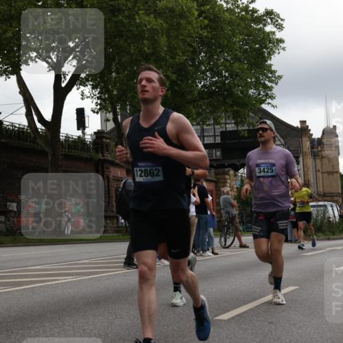 29.06.2025 - hella hamburg halbmarathon Yannick Fuchs http://msf.ph/oto/8369325 29.06.2025 10:53:31 20KM 2348, 2780, 3114, 3279, 3425, 4238, 4796, 4986, 5885, 6087, 6220, 6438, 7031, 7287, 8030, 8326, 8481, 8807, 9985, 10488, 10587, 10896, 11018, 11114, 11158, 11159, 11250, 11757, 11935, 11938, 12206, 12261, 12564, 12736, 12779, 12862, 13583, 13706, 13761, 14567, 14732, 14902, 14928, 14965, 15785, 15914, 16227, 16530, 16754, 16910, 16915, 16980, 17176, 17304, 17503, 17630, 18467, 18485, 18716, 18855, 19015, 19160 meine-sportfotos.de