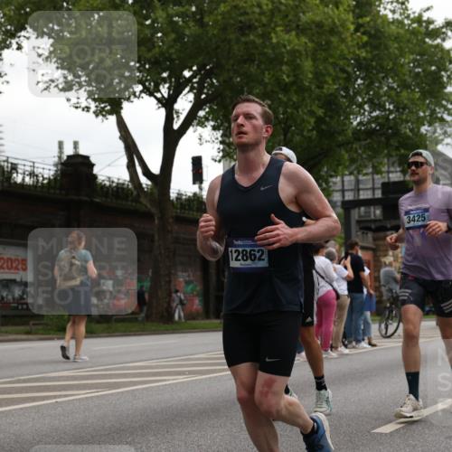 29.06.2025 - hella hamburg halbmarathon Yannick Fuchs http://msf.ph/oto/8369355 29.06.2025 10:53:31 20KM 2348, 2780, 3114, 3279, 3425, 4238, 4796, 4986, 5885, 6087, 6220, 6438, 7031, 7287, 8030, 8326, 8481, 8807, 9985, 10488, 10587, 10896, 11018, 11114, 11158, 11159, 11250, 11757, 11935, 11938, 12206, 12261, 12564, 12736, 12779, 12862, 13583, 13706, 13761, 14567, 14732, 14902, 14928, 14965, 15785, 15914, 16227, 16530, 16754, 16910, 16915, 16980, 17176, 17304, 17503, 17630, 18467, 18485, 18716, 18855, 19015, 19160 meine-sportfotos.de