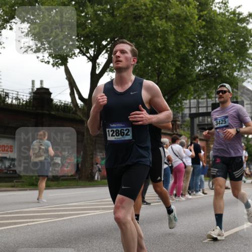 29.06.2025 - hella hamburg halbmarathon Yannick Fuchs http://msf.ph/oto/8369370 29.06.2025 10:53:31 20KM 2348, 2780, 3114, 3279, 3425, 4238, 4796, 4986, 5885, 6087, 6220, 6438, 7031, 7287, 8030, 8326, 8481, 8807, 9985, 10488, 10587, 10896, 11018, 11114, 11158, 11159, 11250, 11757, 11935, 11938, 12206, 12261, 12564, 12736, 12779, 12862, 13583, 13706, 13761, 14567, 14732, 14902, 14928, 14965, 15785, 15914, 16227, 16530, 16754, 16910, 16915, 16980, 17176, 17304, 17503, 17630, 18467, 18485, 18716, 18855, 19015, 19160 meine-sportfotos.de
