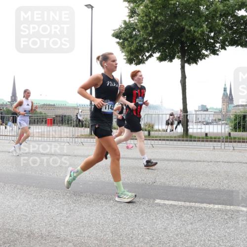 29.06.2025 - hella hamburg halbmarathon Lena Gebhardt http://msf.ph/oto/8369371 29.06.2025 10:48:47 Lombardsbrücke 142, 15833, 1142, 1167, 1584, 2160, 2195, 2437, 2438, 2475, 2627, 2716, 2792, 2909, 3215, 3224, 3253, 3661, 5010, 5479, 5480, 5551, 5781, 6015, 6143, 6437, 6566, 7062, 7203, 7947, 7948, 8461, 8719, 8760, 8948, 9341, 9359, 9552, 9787, 10059, 10081, 10204, 10366, 10524, 10654, 10656, 11000, 11364, 11365, 13814, 13845, 15715, 16498, 16499, 16701 meine-sportfotos.de