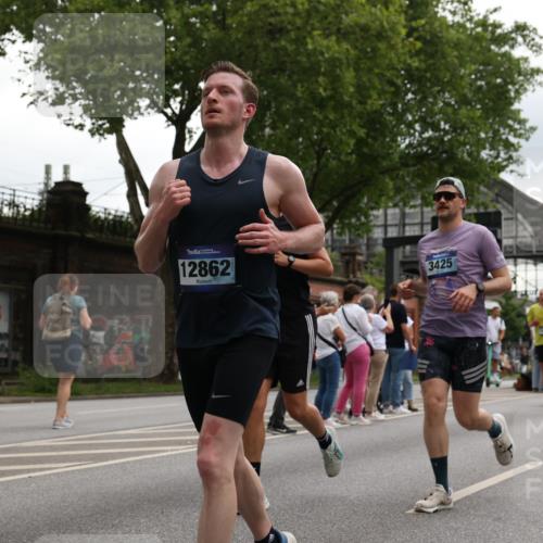 29.06.2025 - hella hamburg halbmarathon Yannick Fuchs http://msf.ph/oto/8369374 29.06.2025 10:53:31 20KM 2348, 2780, 3114, 3279, 3425, 4238, 4796, 4986, 5885, 6087, 6220, 6438, 7031, 7287, 8030, 8326, 8481, 8807, 9985, 10488, 10587, 10896, 11018, 11114, 11158, 11159, 11250, 11757, 11935, 11938, 12206, 12261, 12564, 12736, 12779, 12862, 13583, 13706, 13761, 14567, 14732, 14902, 14928, 14965, 15785, 15914, 16227, 16530, 16754, 16910, 16915, 16980, 17176, 17304, 17503, 17630, 18467, 18485, 18716, 18855, 19015, 19160 meine-sportfotos.de