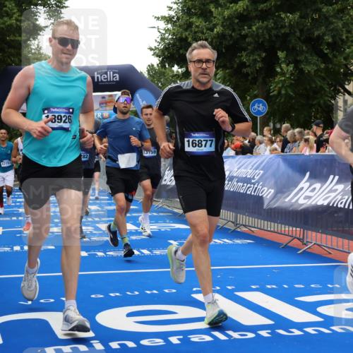 29.06.2025 - hella hamburg halbmarathon Strokosch-Dieckow http://msf.ph/oto/8369407 29.06.2025 10:49:43 Ziel 2504, 2706, 2937, 3060, 3543, 4017, 5460, 5894, 5978, 6115, 6125, 7332, 9126, 9200, 9463, 9551, 9619, 9723, 9924, 11975, 11977, 13159, 13463, 14794, 16800, 16843, 16877, 17282, 17753, 18058, 18451, 18926, 19122 meine-sportfotos.de