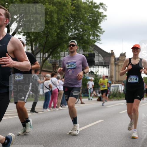 29.06.2025 - hella hamburg halbmarathon Yannick Fuchs http://msf.ph/oto/8369411 29.06.2025 10:53:32 20KM 2348, 2780, 3114, 3279, 3425, 4238, 4379, 4796, 4986, 5885, 6087, 6220, 6438, 7287, 7824, 8030, 8326, 8481, 8807, 9985, 10488, 10587, 10896, 11018, 11114, 11158, 11159, 11250, 11757, 11935, 11938, 12206, 12261, 12564, 12736, 12779, 12862, 13706, 13761, 14567, 14732, 14902, 14928, 14965, 15785, 15914, 16227, 16530, 16754, 16910, 16915, 16980, 17176, 17304, 17503, 18467, 18485, 18716, 18855, 19015, 19160 meine-sportfotos.de