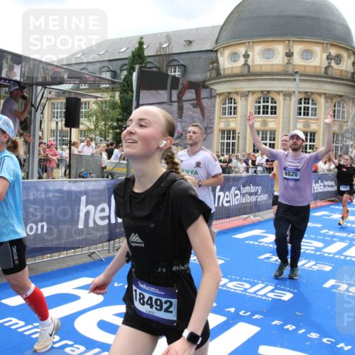 29.06.2025 - hella hamburg halbmarathon Michael Strokosch http://msf.ph/oto/8369415 29.06.2025 10:57:57 Ziel 2025, 2806, 2883, 3093, 3575, 7138, 7159, 7189, 7269, 9820, 10703, 11394, 12523, 13376, 14881, 15349, 16517, 17543, 18492 meine-sportfotos.de