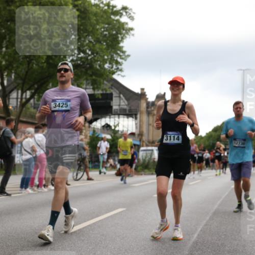 29.06.2025 - hella hamburg halbmarathon Yannick Fuchs http://msf.ph/oto/8369435 29.06.2025 10:53:32 20KM 2348, 2780, 3114, 3279, 3425, 4238, 4379, 4796, 4986, 5885, 6087, 6220, 6438, 7287, 7824, 8030, 8326, 8481, 8807, 9985, 10488, 10587, 10896, 11018, 11114, 11158, 11159, 11250, 11757, 11935, 11938, 12206, 12261, 12564, 12736, 12779, 12862, 13706, 13761, 14567, 14732, 14902, 14928, 14965, 15785, 15914, 16227, 16530, 16754, 16910, 16915, 16980, 17176, 17304, 17503, 18467, 18485, 18716, 18855, 19015, 19160 meine-sportfotos.de