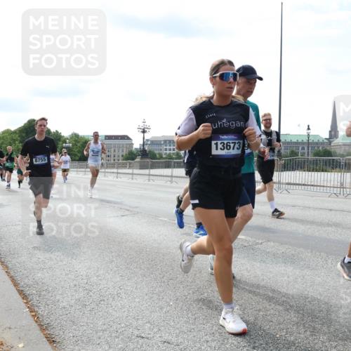 29.06.2025 - hella hamburg halbmarathon Lena Gebhardt http://msf.ph/oto/8369457 29.06.2025 10:14:46 Lombardsbrücke 13212, 8755, 13673, 1071, 1379, 1406, 1575, 1728, 2046, 2140, 2494, 2601, 2690, 2990, 3020, 3025, 3154, 3454, 3507, 3509, 3691, 3756, 3834, 3844, 4641, 5191, 5608, 5670, 5800, 5981, 6028, 6083, 6089, 6181, 6248, 6366, 6935, 7195, 7209, 7439, 7802, 7840, 8055, 8147, 8239, 8275, 8522, 8563, 8755, 8854, 8892, 9113, 9173, 9556, 9663, 9709, 9911, 10224, 10391, 10589, 10610, 10717, 10963, 11271, 12467, 13237, 14488, 16126 meine-sportfotos.de