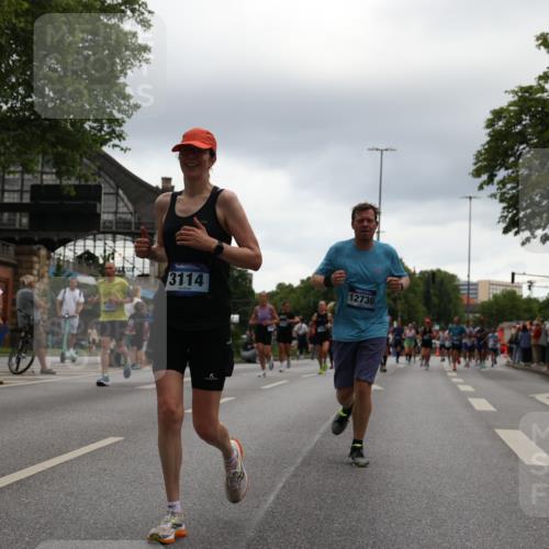 29.06.2025 - hella hamburg halbmarathon Yannick Fuchs http://msf.ph/oto/8369495 29.06.2025 10:53:32 20KM 2348, 2780, 3114, 3279, 3425, 4238, 4379, 4796, 4986, 5885, 6087, 6220, 6438, 7287, 7824, 8030, 8326, 8481, 8807, 9985, 10488, 10587, 10896, 11018, 11114, 11158, 11159, 11250, 11757, 11935, 11938, 12206, 12261, 12564, 12736, 12779, 12862, 13706, 13761, 14567, 14732, 14902, 14928, 14965, 15785, 15914, 16227, 16530, 16754, 16910, 16915, 16980, 17176, 17304, 17503, 18467, 18485, 18716, 18855, 19015, 19160 meine-sportfotos.de