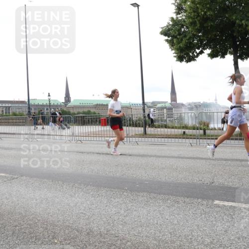 29.06.2025 - hella hamburg halbmarathon Lena Gebhardt http://msf.ph/oto/8369518 29.06.2025 10:48:48 Lombardsbrücke 1142, 1167, 1584, 2160, 2195, 2437, 2438, 2475, 2627, 2716, 2792, 2909, 3086, 3215, 3224, 3253, 3661, 5010, 5479, 5480, 5551, 6015, 6437, 6566, 7062, 7203, 7947, 7948, 8461, 8719, 8760, 8948, 9341, 9359, 9552, 9787, 10059, 10081, 10204, 10366, 10524, 10654, 10656, 11000, 11364, 11365, 13814, 13845, 15715, 16498, 16499, 16701 meine-sportfotos.de