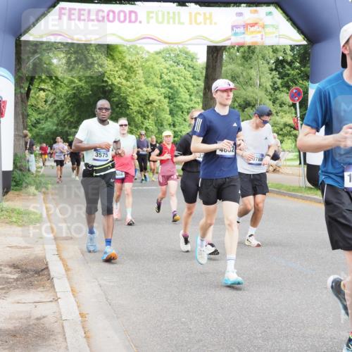 29.06.2025 - hella hamburg halbmarathon MichiJ http://msf.ph/oto/8369535 29.06.2025 10:44:25 Zwischen KM18-KM19 2652, 2656, 3575, 4632, 5391, 6892, 7159, 9316, 10788, 11645, 15220, 15664, 16418, 16531, 16634, 16909, 17405, 17848, 18180 meine-sportfotos.de