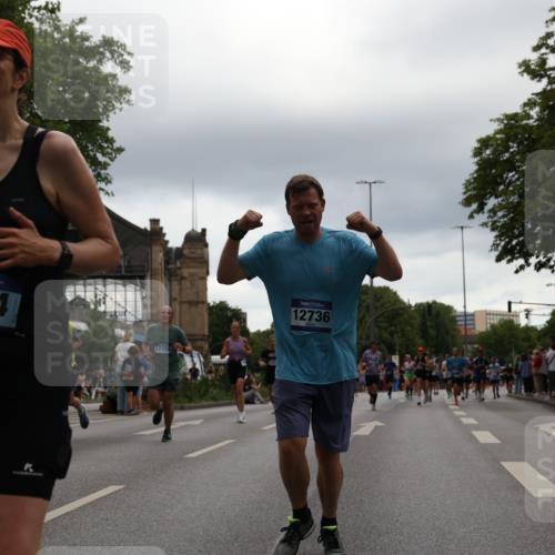 29.06.2025 - hella hamburg halbmarathon Yannick Fuchs http://msf.ph/oto/8369567 29.06.2025 10:53:33 20KM 2780, 3114, 3279, 3425, 4238, 4379, 4796, 4986, 5885, 6087, 6220, 6438, 7287, 7824, 8030, 8326, 8481, 8807, 9985, 10488, 10587, 10896, 11018, 11114, 11158, 11159, 11250, 11757, 11935, 11938, 12206, 12261, 12406, 12564, 12736, 12779, 12862, 13706, 13761, 14567, 14732, 14902, 14928, 14965, 15785, 15914, 16227, 16530, 16754, 16915, 16980, 17176, 17304, 17503, 18467, 18485, 18716, 18855, 19015, 19160 meine-sportfotos.de