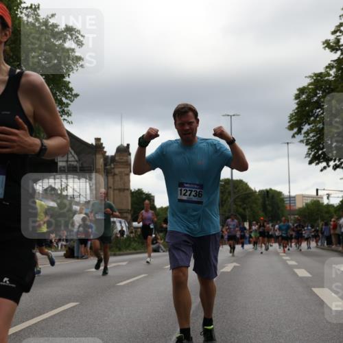 29.06.2025 - hella hamburg halbmarathon Yannick Fuchs http://msf.ph/oto/8369579 29.06.2025 10:53:33 20KM 2780, 3114, 3279, 3425, 4238, 4379, 4796, 4986, 5885, 6087, 6220, 6438, 7287, 7824, 8030, 8326, 8481, 8807, 9985, 10488, 10587, 10896, 11018, 11114, 11158, 11159, 11250, 11757, 11935, 11938, 12206, 12261, 12406, 12564, 12736, 12779, 12862, 13706, 13761, 14567, 14732, 14902, 14928, 14965, 15785, 15914, 16227, 16530, 16754, 16915, 16980, 17176, 17304, 17503, 18467, 18485, 18716, 18855, 19015, 19160 meine-sportfotos.de