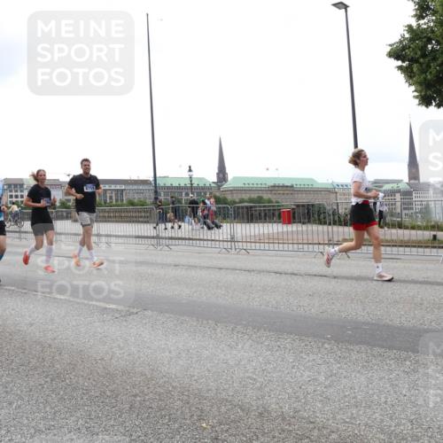 29.06.2025 - hella hamburg halbmarathon Lena Gebhardt http://msf.ph/oto/8369582 29.06.2025 10:48:48 Lombardsbrücke 5010, 2, 8759, 1142, 1167, 1584, 2160, 2195, 2437, 2438, 2475, 2627, 2716, 2792, 2909, 3086, 3215, 3224, 3253, 3661, 5010, 5479, 5480, 5551, 6015, 6437, 6566, 7062, 7203, 7947, 7948, 8461, 8719, 8760, 8948, 9341, 9359, 9552, 9787, 10059, 10081, 10204, 10366, 10524, 10654, 10656, 11000, 11364, 11365, 13814, 13845, 15715, 16498, 16499, 16701 meine-sportfotos.de