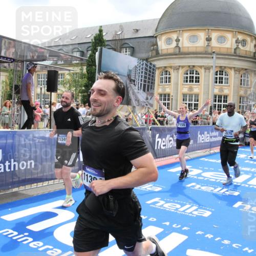 29.06.2025 - hella hamburg halbmarathon Michael Strokosch http://msf.ph/oto/8369656 29.06.2025 10:58:01 Ziel 1200, 2025, 3093, 3141, 3575, 4579, 6531, 7138, 7159, 7189, 8089, 10036, 11394, 11832, 12378, 12773, 13376, 13465, 14881, 15090, 15349, 15527, 17543, 18762 meine-sportfotos.de