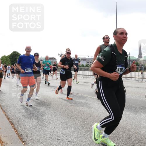 29.06.2025 - hella hamburg halbmarathon Lena Gebhardt http://msf.ph/oto/8369698 29.06.2025 10:39:39 Lombardsbrücke 13495, 12217, 11461, 569, 13574, 1084, 1586, 1760, 1856, 1883, 1899, 2092, 2313, 2578, 2843, 2893, 2976, 3046, 3275, 3353, 3727, 3882, 3883, 3884, 4298, 4523, 4603, 4609, 4659, 4752, 4855, 4882, 5045, 5654, 5701, 6321, 6342, 6343, 6427, 6428, 6698, 6719, 6726, 6739, 6748, 7045, 7053, 7125, 7199, 7341, 7429, 7501, 7506, 7524, 7684, 8107, 8203, 8243, 8612, 8995, 9393, 9420, 9446, 9569, 9698, 9747, 9777, 10001, 10441, 10512, 10516 meine-sportfotos.de