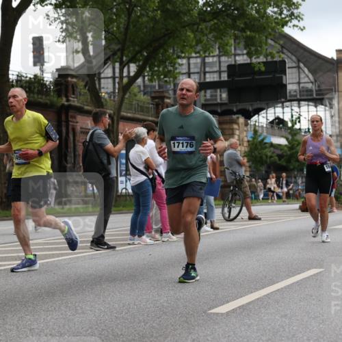 29.06.2025 - hella hamburg halbmarathon Yannick Fuchs http://msf.ph/oto/8369752 29.06.2025 10:53:35 20KM 2780, 3114, 3279, 3425, 4238, 4379, 4796, 4986, 5885, 6087, 6220, 6438, 7287, 7824, 8030, 8326, 8481, 8807, 9985, 10488, 10587, 10896, 11018, 11114, 11158, 11159, 11250, 11757, 11935, 12206, 12261, 12406, 12564, 12736, 12779, 12862, 13706, 13761, 14567, 14732, 14928, 14965, 15525, 15785, 15914, 16227, 16530, 16754, 16915, 16980, 17176, 17304, 17860, 18377, 18467, 18485, 18716, 18855 meine-sportfotos.de