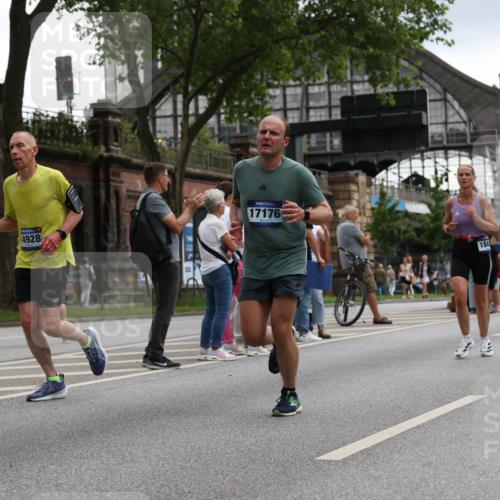 29.06.2025 - hella hamburg halbmarathon Yannick Fuchs http://msf.ph/oto/8369759 29.06.2025 10:53:35 20KM 2780, 3114, 3279, 3425, 4238, 4379, 4796, 4986, 5885, 6087, 6220, 6438, 7287, 7824, 8030, 8326, 8481, 8807, 9985, 10488, 10587, 10896, 11018, 11114, 11158, 11159, 11250, 11757, 11935, 12206, 12261, 12406, 12564, 12736, 12779, 12862, 13706, 13761, 14567, 14732, 14928, 14965, 15525, 15785, 15914, 16227, 16530, 16754, 16915, 16980, 17176, 17304, 17860, 18377, 18467, 18485, 18716, 18855 meine-sportfotos.de