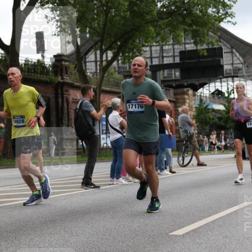 29.06.2025 - hella hamburg halbmarathon Yannick Fuchs http://msf.ph/oto/8369779 29.06.2025 10:53:35 20KM 2780, 3114, 3279, 3425, 4238, 4379, 4796, 4986, 5885, 6087, 6220, 6438, 7287, 7824, 8030, 8326, 8481, 8807, 9985, 10488, 10587, 10896, 11018, 11114, 11158, 11159, 11250, 11757, 11935, 12206, 12261, 12406, 12564, 12736, 12779, 12862, 13706, 13761, 14567, 14732, 14928, 14965, 15525, 15785, 15914, 16227, 16530, 16754, 16915, 16980, 17176, 17304, 17860, 18377, 18467, 18485, 18716, 18855 meine-sportfotos.de