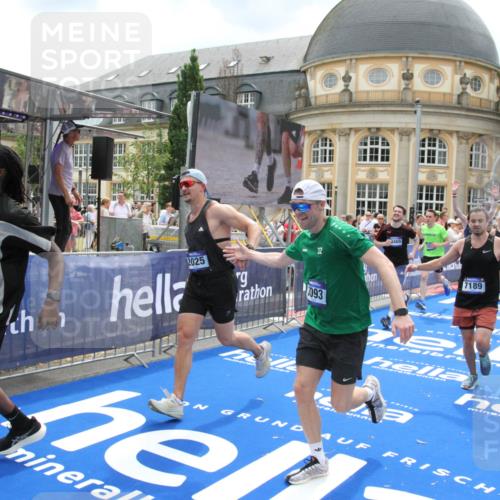 29.06.2025 - hella hamburg halbmarathon Michael Strokosch http://msf.ph/oto/8369799 29.06.2025 10:58:03 Ziel 1200, 2025, 3093, 3141, 3575, 4579, 6531, 6892, 7159, 7189, 8089, 10036, 11394, 11832, 12378, 12773, 13465, 14881, 15090, 15349, 15527, 18762 meine-sportfotos.de