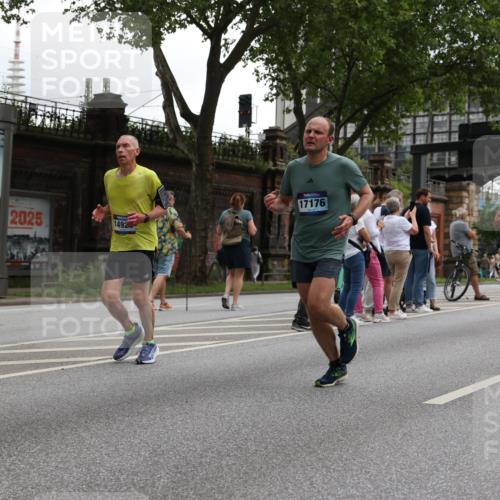 29.06.2025 - hella hamburg halbmarathon Yannick Fuchs http://msf.ph/oto/8369896 29.06.2025 10:53:36 20KM 2780, 3114, 3279, 3425, 4238, 4379, 4796, 4986, 5885, 6087, 6220, 6438, 7287, 7824, 8030, 8326, 8481, 8807, 9985, 10488, 10587, 10896, 11018, 11114, 11158, 11159, 11250, 11757, 11935, 12206, 12261, 12406, 12564, 12736, 12779, 12862, 13706, 13761, 14732, 14928, 15525, 15785, 15914, 16227, 16530, 16754, 16915, 16980, 17176, 17304, 17860, 18377, 18467, 18485, 18716, 18855 meine-sportfotos.de