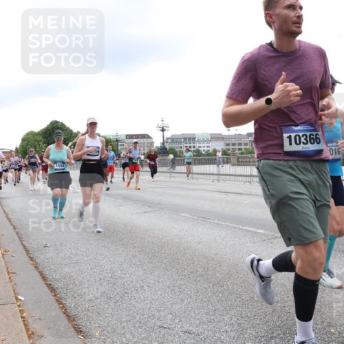 29.06.2025 - hella hamburg halbmarathon Lena Gebhardt http://msf.ph/oto/8369905 29.06.2025 10:48:50 Lombardsbrücke 1584, 10366, 016, 8759, 1142, 1167, 1584, 2160, 2195, 2437, 2438, 2475, 2627, 2716, 2792, 2909, 3086, 3215, 3224, 3253, 3661, 5010, 5479, 5480, 5551, 6015, 6437, 6566, 7062, 7203, 7947, 7948, 8461, 8719, 8760, 8948, 9341, 9359, 9552, 9787, 10059, 10081, 10204, 10366, 10524, 10654, 10656, 11000, 11192, 11364, 11365, 13814, 13845, 15715, 16498, 16499, 16701 meine-sportfotos.de