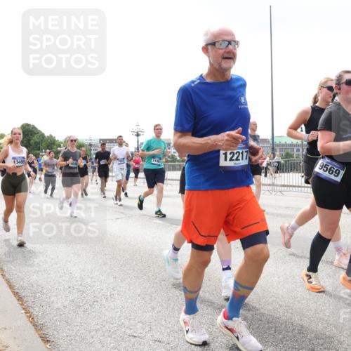 29.06.2025 - hella hamburg halbmarathon Lena Gebhardt http://msf.ph/oto/8369963 29.06.2025 10:39:41 Lombardsbrücke 9777, 13495, 12217, 9569, 1076, 1586, 1856, 1883, 1899, 2092, 2313, 2578, 2843, 2976, 3046, 3275, 3353, 3727, 3882, 3883, 3884, 4298, 4523, 4603, 4609, 4659, 4752, 4855, 4882, 5045, 5229, 5654, 5701, 6321, 6342, 6343, 6427, 6428, 6698, 6719, 6726, 6739, 6748, 7045, 7053, 7125, 7199, 7341, 7429, 7455, 7456, 7501, 7506, 7524, 7684, 8107, 8203, 8243, 8612, 8995, 9393, 9420, 9569, 9698, 9747, 9777, 10441, 10512, 10516 meine-sportfotos.de