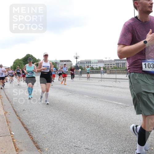 29.06.2025 - hella hamburg halbmarathon Lena Gebhardt http://msf.ph/oto/8369988 29.06.2025 10:48:50 Lombardsbrücke 1584, 94, 10366, 2, 1142, 1167, 1584, 2160, 2195, 2437, 2438, 2475, 2627, 2716, 2792, 2909, 3086, 3215, 3224, 3253, 3661, 5010, 5479, 5480, 5551, 6015, 6437, 6566, 7062, 7203, 7947, 7948, 8461, 8719, 8760, 8948, 9341, 9359, 9552, 9787, 10059, 10081, 10204, 10366, 10524, 10654, 10656, 11000, 11192, 11364, 11365, 13814, 13845, 15715, 16498, 16499, 16701 meine-sportfotos.de