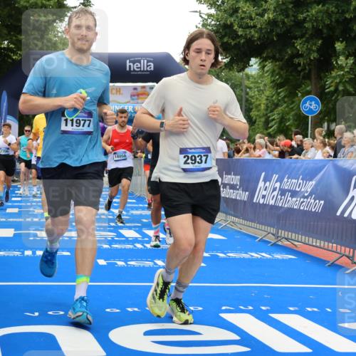 29.06.2025 - hella hamburg halbmarathon Strokosch-Dieckow http://msf.ph/oto/8370002 29.06.2025 10:49:37 Ziel 2504, 2516, 2592, 2596, 2706, 2889, 2937, 3060, 3543, 5705, 5894, 5978, 6115, 7332, 8689, 9038, 9463, 9551, 9619, 9649, 9723, 11340, 11679, 11977, 12094, 13159, 13233, 14562, 14794, 15392, 15857, 16114, 16592, 16738, 16843, 16877, 17001, 17282, 18058, 18451, 18926 meine-sportfotos.de