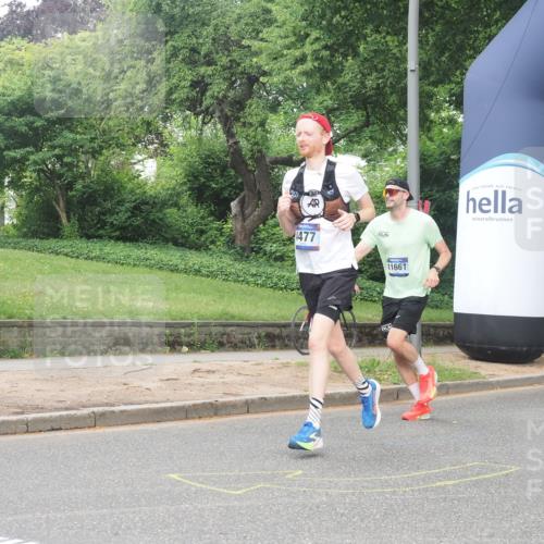 29.06.2025 - hella hamburg halbmarathon KatJ http://msf.ph/oto/8370022 29.06.2025 10:23:34 Zwischen KM18-KM19 3005, 4477, 5152 meine-sportfotos.de