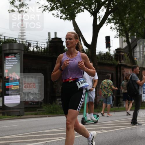 29.06.2025 - hella hamburg halbmarathon Yannick Fuchs http://msf.ph/oto/8370023 29.06.2025 10:53:38 20KM 2780, 3114, 3425, 4238, 4379, 4796, 4986, 6327, 7287, 7824, 8030, 8326, 8481, 8807, 9741, 9985, 10488, 10587, 10896, 11018, 11114, 11158, 11159, 11250, 11757, 12261, 12406, 12736, 12779, 12862, 13036, 13706, 13761, 14471, 14928, 15083, 15525, 15785, 15914, 16227, 16530, 16754, 16915, 17176, 17304, 17860, 18377, 18485, 18716, 18855, 19178 meine-sportfotos.de
