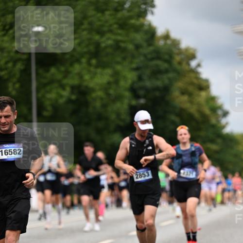 29.06.2025 - hella hamburg halbmarathon Dr. Thomas Lammeyer http://msf.ph/oto/8370099 29.06.2025 10:41:58 Kennedybrücke 1337, 1475, 1799, 1985, 2016, 2031, 2853, 4442, 4762, 5139, 5522, 5523, 6697, 6955, 7124, 7321, 7544, 7629, 8499, 8811, 8843, 8985, 9288, 9894, 10025, 10159, 10506, 10836 meine-sportfotos.de