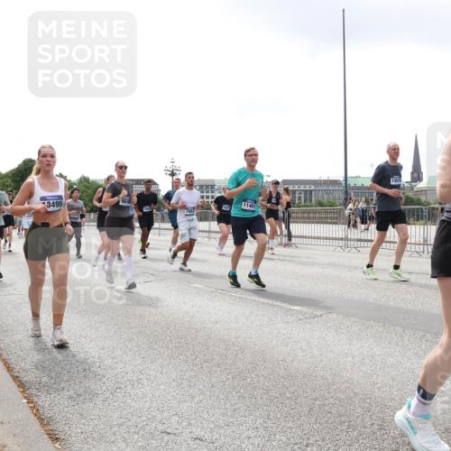 29.06.2025 - hella hamburg halbmarathon Lena Gebhardt http://msf.ph/oto/8370102 29.06.2025 10:39:41 Lombardsbrücke 9777, 3495, 9698, 141, 7053, 11461, 13574, 1076, 1586, 1856, 1883, 1899, 2092, 2313, 2578, 2843, 2976, 3046, 3275, 3353, 3727, 3882, 3883, 3884, 4298, 4523, 4603, 4609, 4659, 4752, 4855, 4882, 5045, 5229, 5654, 5701, 6321, 6342, 6343, 6427, 6428, 6698, 6719, 6726, 6739, 6748, 7045, 7053, 7125, 7199, 7341, 7429, 7455, 7456, 7501, 7506, 7524, 7684, 8107, 8203, 8243, 8612, 8995, 9393, 9420, 9569, 9698, 9747, 9777, 10441, 10512, 10516 meine-sportfotos.de