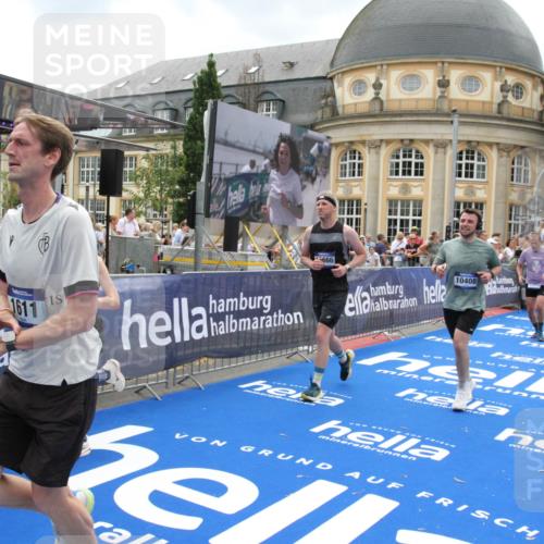 29.06.2025 - hella hamburg halbmarathon Michael Strokosch http://msf.ph/oto/8370110 29.06.2025 10:58:11 Ziel 1563, 1611, 2907, 4319, 4426, 6892, 8290, 10408, 13666, 15125, 15189 meine-sportfotos.de
