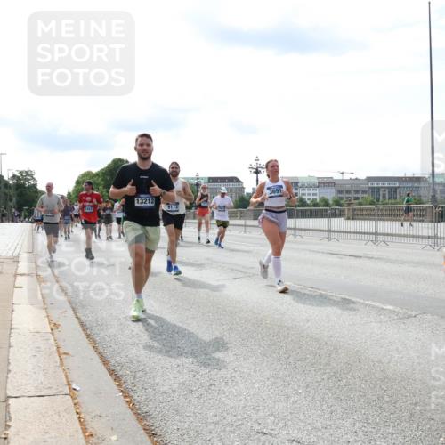 29.06.2025 - hella hamburg halbmarathon Lena Gebhardt http://msf.ph/oto/8370119 29.06.2025 10:14:48 Lombardsbrücke 3454, 15700, 13212, 9173, 3691, 8055, 1071, 1379, 1406, 1575, 1728, 2046, 2140, 2494, 2601, 2690, 2990, 3020, 3025, 3154, 3454, 3507, 3509, 3691, 3756, 3834, 3844, 4641, 5191, 5608, 5670, 5800, 5981, 6028, 6083, 6181, 6248, 6366, 6935, 7195, 7209, 7439, 7802, 7840, 8055, 8147, 8239, 8275, 8522, 8563, 8609, 8755, 8854, 9113, 9173, 9556, 9663, 9709, 9911, 10224, 10391, 10589, 10610, 10717, 10963, 11271, 11598, 12467, 13237, 14488, 16126 meine-sportfotos.de