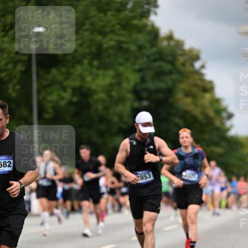 29.06.2025 - hella hamburg halbmarathon Dr. Thomas Lammeyer http://msf.ph/oto/8370122 29.06.2025 10:41:58 Kennedybrücke 1337, 1475, 1799, 1985, 2016, 2031, 2853, 4442, 4762, 5139, 5522, 5523, 6697, 6955, 7124, 7321, 7544, 7629, 8499, 8811, 8843, 8985, 9288, 9894, 10025, 10159, 10506, 10836 meine-sportfotos.de