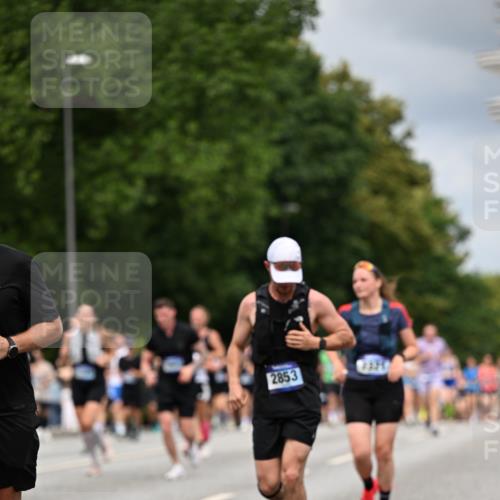 29.06.2025 - hella hamburg halbmarathon Dr. Thomas Lammeyer http://msf.ph/oto/8370135 29.06.2025 10:41:58 Kennedybrücke 1337, 1475, 1799, 1985, 2016, 2031, 2853, 4442, 4762, 5139, 5522, 5523, 6697, 6955, 7124, 7321, 7544, 7629, 8499, 8811, 8843, 8985, 9288, 9894, 10025, 10159, 10506, 10836 meine-sportfotos.de