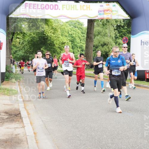 29.06.2025 - hella hamburg halbmarathon MichiJ http://msf.ph/oto/8370142 29.06.2025 10:44:30 Zwischen KM18-KM19 1239, 1387, 2652, 2656, 3141, 3575, 4632, 6592, 9316, 10599, 10788, 11018, 13863, 15664, 16227, 16634, 17543, 18180, 18325, 18531 meine-sportfotos.de