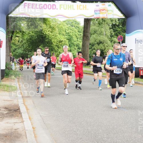 29.06.2025 - hella hamburg halbmarathon MichiJ http://msf.ph/oto/8370156 29.06.2025 10:44:30 Zwischen KM18-KM19 1239, 1387, 2652, 2656, 3141, 3575, 4632, 6592, 9316, 10599, 10788, 11018, 13863, 15664, 16227, 16634, 17543, 18180, 18325, 18531 meine-sportfotos.de