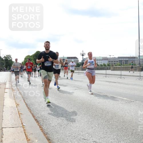 29.06.2025 - hella hamburg halbmarathon Lena Gebhardt http://msf.ph/oto/8370191 29.06.2025 10:14:48 Lombardsbrücke 3454, 13212, 9173, 691, 8055, 1071, 1379, 1406, 1575, 1728, 2046, 2140, 2494, 2601, 2690, 2990, 3020, 3025, 3154, 3454, 3507, 3509, 3691, 3756, 3834, 3844, 4641, 5191, 5608, 5670, 5800, 5981, 6028, 6083, 6181, 6248, 6366, 6935, 7195, 7209, 7439, 7802, 7840, 8055, 8147, 8239, 8275, 8522, 8563, 8609, 8755, 8854, 9113, 9173, 9556, 9663, 9709, 9911, 10224, 10391, 10589, 10610, 10717, 10963, 11271, 11598, 12467, 13237, 14488, 16126 meine-sportfotos.de