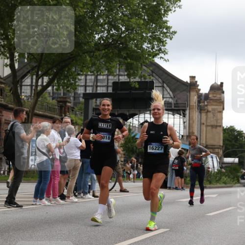 29.06.2025 - hella hamburg halbmarathon Yannick Fuchs http://msf.ph/oto/8370218 29.06.2025 10:53:38 20KM 2780, 3114, 3425, 4238, 4379, 4796, 4986, 6327, 7287, 7824, 8030, 8326, 8481, 8807, 9741, 9985, 10488, 10587, 10896, 11018, 11114, 11158, 11159, 11250, 11757, 12261, 12406, 12736, 12779, 12862, 13036, 13706, 13761, 14471, 14928, 15083, 15525, 15785, 15914, 16227, 16530, 16754, 16915, 17176, 17304, 17860, 18377, 18485, 18716, 18855, 19178 meine-sportfotos.de