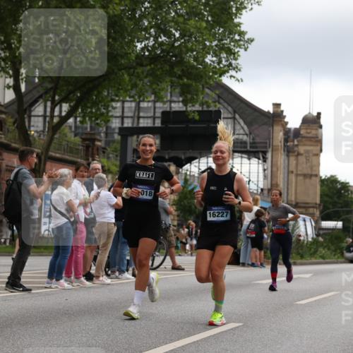 29.06.2025 - hella hamburg halbmarathon Yannick Fuchs http://msf.ph/oto/8370257 29.06.2025 10:53:38 20KM 2780, 3114, 3425, 4238, 4379, 4796, 4986, 6327, 7287, 7824, 8030, 8326, 8481, 8807, 9741, 9985, 10488, 10587, 10896, 11018, 11114, 11158, 11159, 11250, 11757, 12261, 12406, 12736, 12779, 12862, 13036, 13706, 13761, 14471, 14928, 15083, 15525, 15785, 15914, 16227, 16530, 16754, 16915, 17176, 17304, 17860, 18377, 18485, 18716, 18855, 19178 meine-sportfotos.de